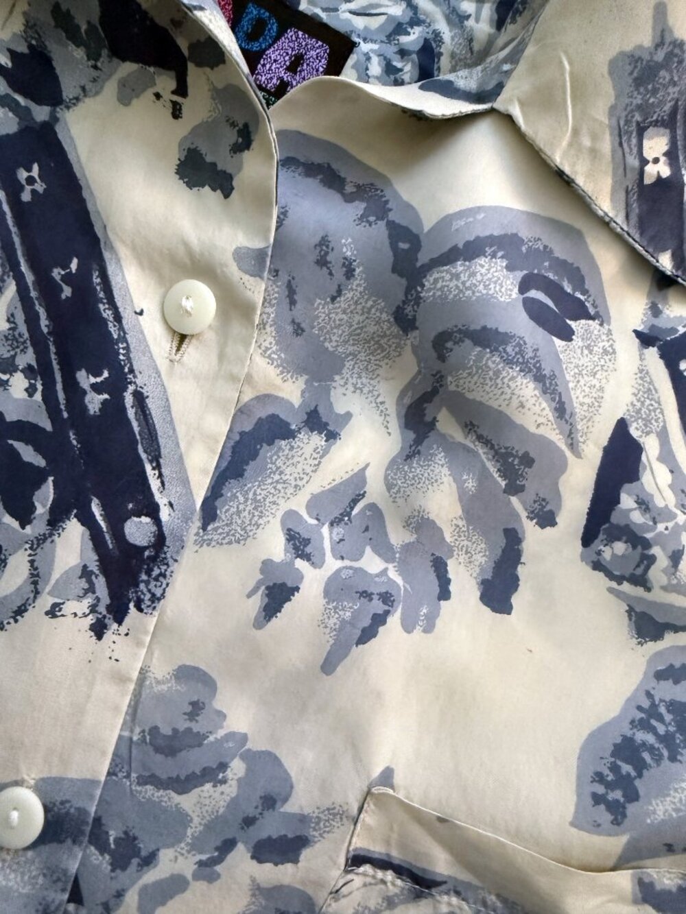 Vintage MODA Beda Kota 100% Silk Hawaiian Shirt – Blue & White Floral Tile – M - Picture 9 of 9